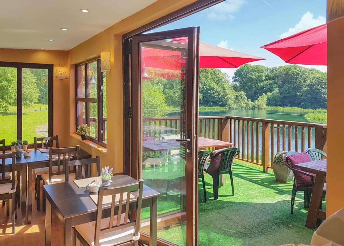 Garnffrwd Park Hotel Llanddarog ภายนอก รูปภาพ